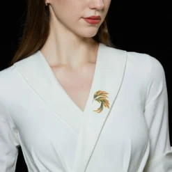 Chinese Style Gradient Phoenix Feather Brooch Cheongsam Clothing Broches & Pins Jewelry Christmas Gift -Xmas Mart Sales 51qxOOf1tL. AC UL1000