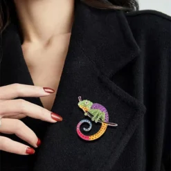 Rhinestone Chameleon Brooch Pin For Women Girls Fashion Exquisite Big Green Purple Colorful Crystal Animal Lizard Brooches Lapel Pins Dress Accessories Christmas Halloween Jewelry Unisex Gift -Xmas Mart Sales 61KgH7Z0tL. AC UL1000