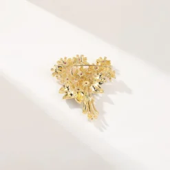 AILONMEI Elegant Pearl Flower Designer Brooch Pins Broches Costume Jewelry For Women Fashion Christmas Gift -Xmas Mart Sales 61pQjsFDt7L. AC UL1500