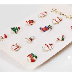 Malyunin Pack Of 12 Enamel Christmas Brooches Santa Claus Pins Set Jewelry For Women Girls Xmas Gifts -Xmas Mart Sales 61qUkcfr5YL. AC UL1200