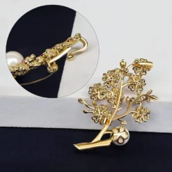 JadeAngel Brooches For Women Shiny Zirconia Broach Jewelry Fashion Brooch Pins Gift For Christmas Birthday Wedding -Xmas Mart Sales 61rf1abMz4L. AC UL1000