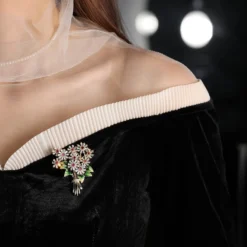 AILONMEI Elegant Pearl Flower Designer Brooch Pins Broches Costume Jewelry For Women Fashion Christmas Gift -Xmas Mart Sales 71BRiKZAXLL. AC UL1500