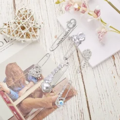 PH PandaHall 6pcs Brooch Pins Brooches Rhinestones Flower Heart Safety Pin Brooch Jewelry For Women Scarf Lapel Collar Sweater Hat Christmas Valentine's Gifts -Xmas Mart Sales 71UWYxwyPjL. AC SL1001