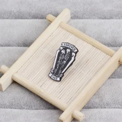 Couple Skull Skelton Lapel Pins Set For Women Men Lovers Enamel Forever Ever Creative Statement Black Coffin Brooches Badge Halloween Christmas Valentine Jewelry BFF Gifts 2 Pieces -Xmas Mart Sales 71Vy6U1CzlL. AC UL1000