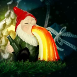 HUNTHAWK Solar Garden Gnome Statue, Gnome Is Spitting Rainbow In Your Garden, Funny Statue For Outdoor Decor, Unique Figurine For Patio Yard Art, Gift For Housewarming Birthday Christmas