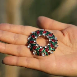 RareLove Vintage Christmas Wreath Brooch,Red Green Rhinestone Crystal Christmas Brooch Pins And Brooches For Women Girls Silver Plated Alloy,Holiday Brooch Jewelry -Xmas Mart Sales 71x qq7R83L. AC UL1500