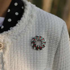 RareLove Vintage Christmas Wreath Brooch,Red Green Rhinestone Crystal Christmas Brooch Pins And Brooches For Women Girls Silver Plated Alloy,Holiday Brooch Jewelry -Xmas Mart Sales 816XQhKbrXL. AC UL1500