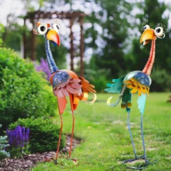 Sintuff 2 Pcs Metal Garden Bird Statue Outdoor Metal Yard Art Standing Bird Garden Statues Outdoor Garden Sculpture Colorful Garden Art Birds For Christmas Garden Patio Yard Porch Lawn Decoration