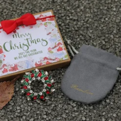 RareLove Vintage Christmas Wreath Brooch,Red Green Rhinestone Crystal Christmas Brooch Pins And Brooches For Women Girls Silver Plated Alloy,Holiday Brooch Jewelry -Xmas Mart Sales 91M77k6Y5hL. AC UL1500